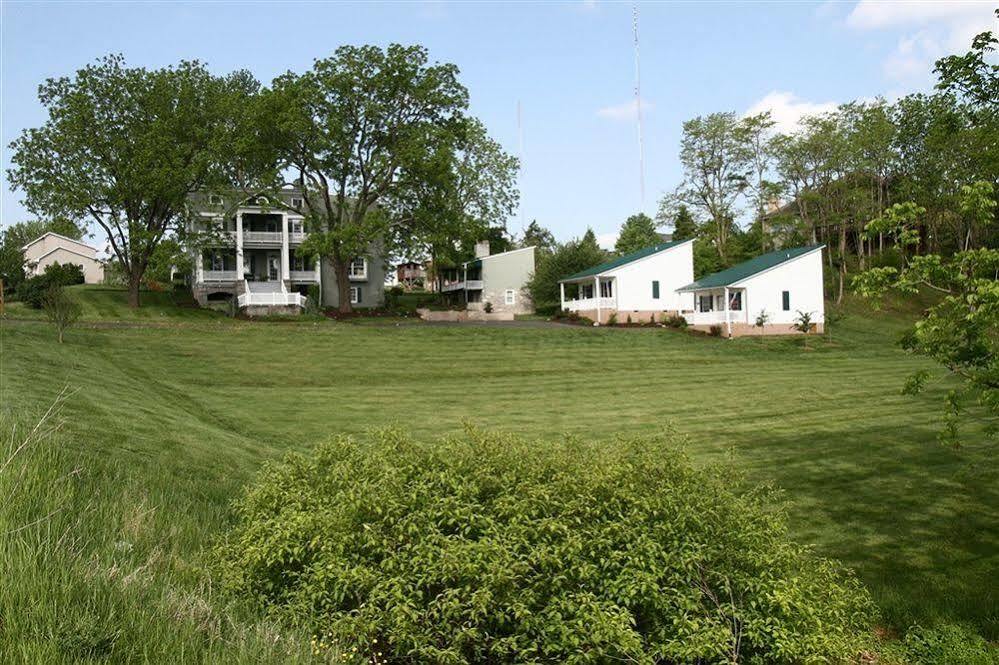 By The Side Of The Road Inn & Cottages Harrisonburg Exterior photo