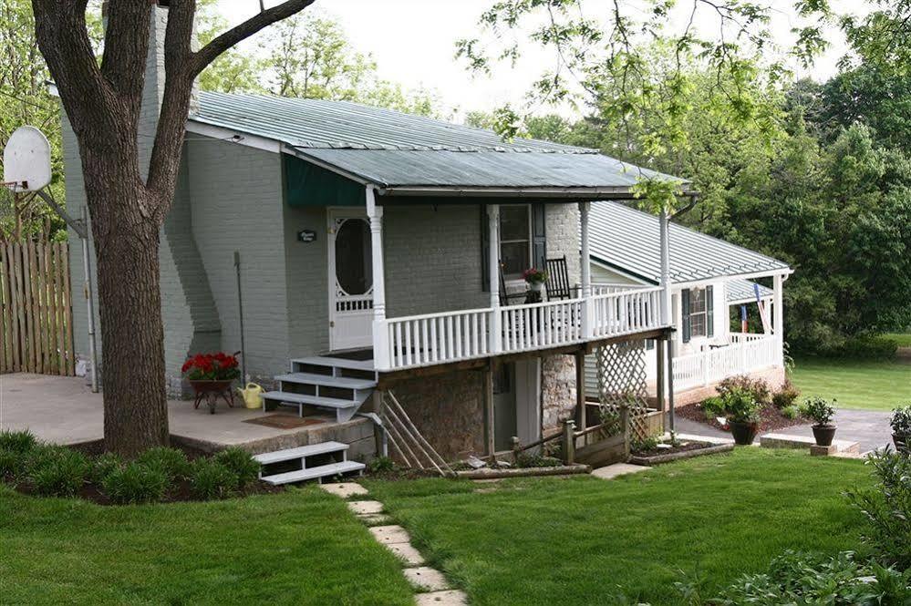 By The Side Of The Road Inn & Cottages Harrisonburg Exterior photo