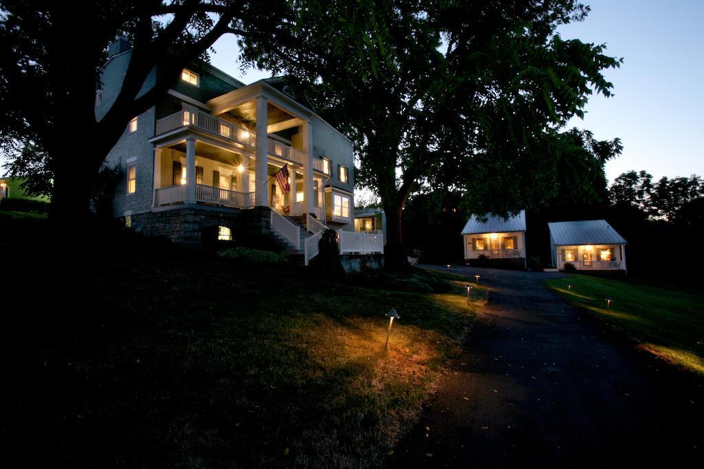 By The Side Of The Road Inn & Cottages Harrisonburg Exterior photo